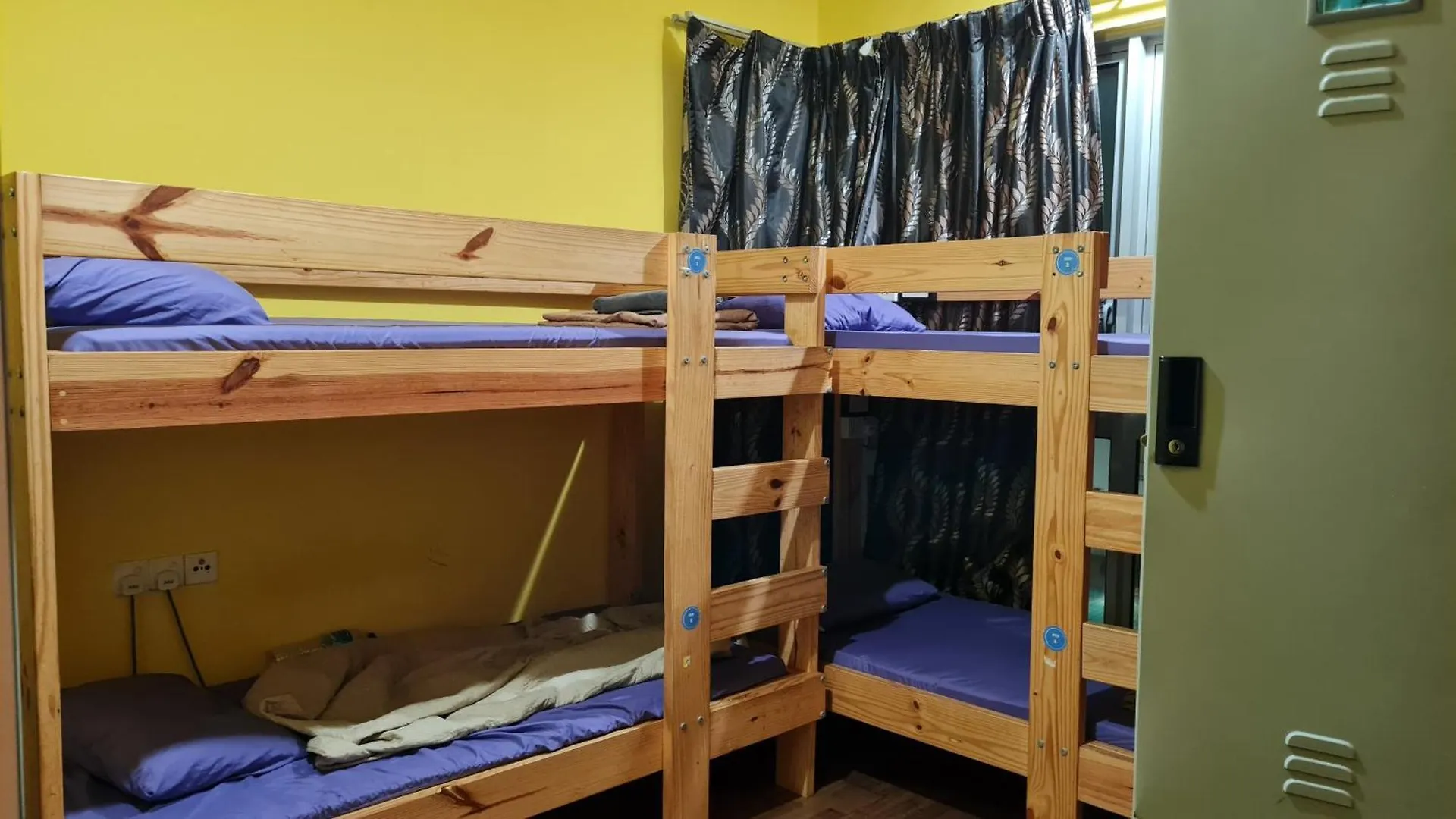 Hostel At Regalia Residence Куала-Лумпур